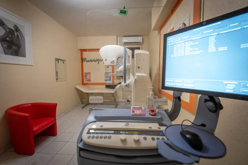 Photo d'une salle d' examen de mammographie
